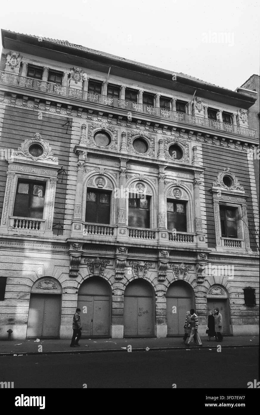 New York City, NY, USA, Edificio del Lyric Theater, Architettura storica, Scene di strada (Versione in bianco e nero) (Prima dei restauri) Foto d’archivio degli anni ’80 Foto Stock