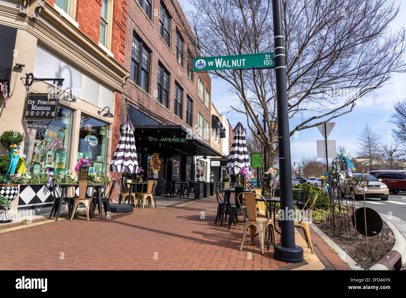 Goldsboro Carolina del Nord - 1 marzo 2023: Negozi su Center Street nel centro di Goldsboro Carolina del Nord all'incrocio con Walnut Street Foto Stock