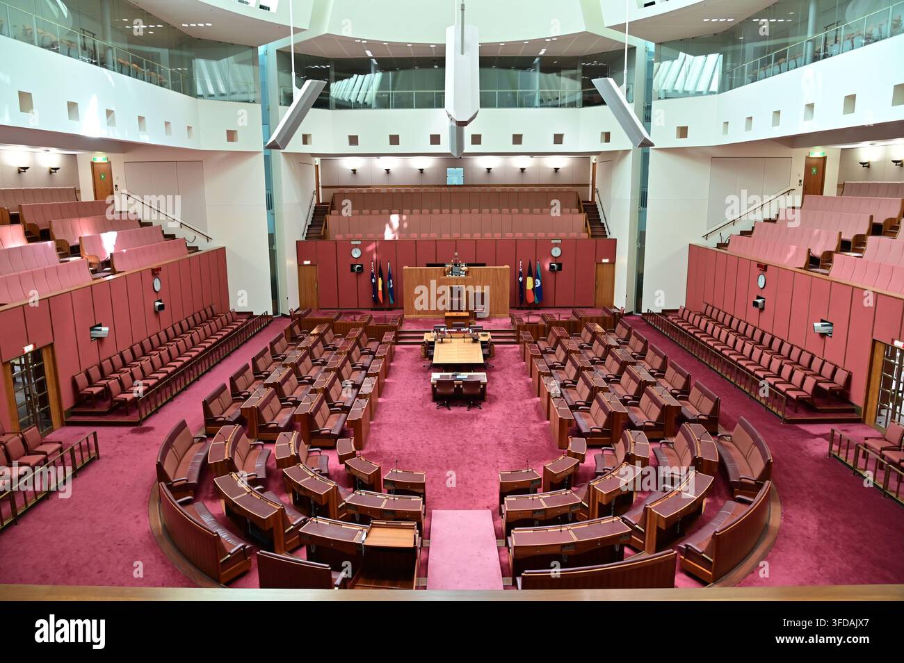 CANBERRA, ACT - 16 MAR 2023: Senato australiano all'interno della Casa del Parlamento australiano. Il Senato è composto da 76 senatori. Dodici senatori rappresentano ogni Foto Stock