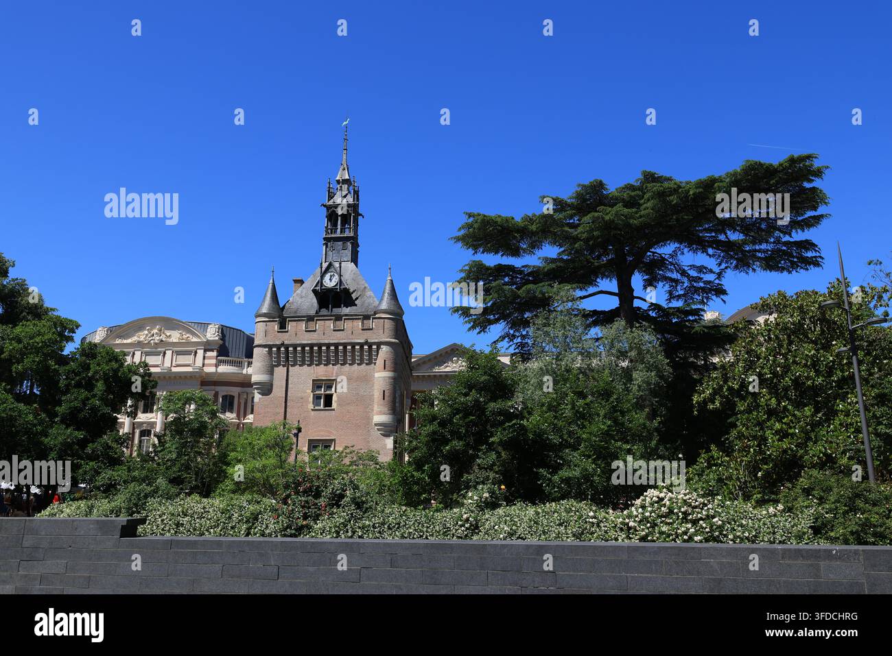 Donjon del Capitolo nella città di Tolosa-L'edificio, costruito nel 1525, fungeva da deposito per la polvere da sparo e gli archivi, Francia Foto Stock