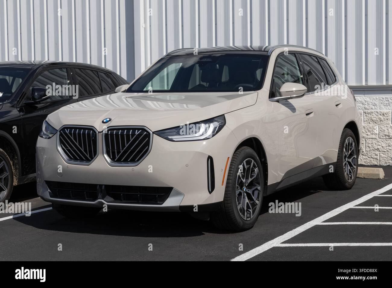 Indianapolis – 27 agosto 2026: BMW X3 30 xDrive SUV in concessionaria. BMW offre l'X330 con un motore TwinPower Turbo a 4 cilindri da 2,0 L. MY:2026 Foto Stock
