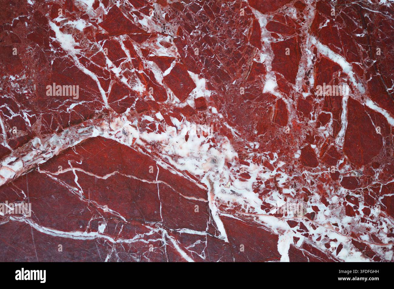 Marmo rosso con venature bianche in primo piano Foto Stock