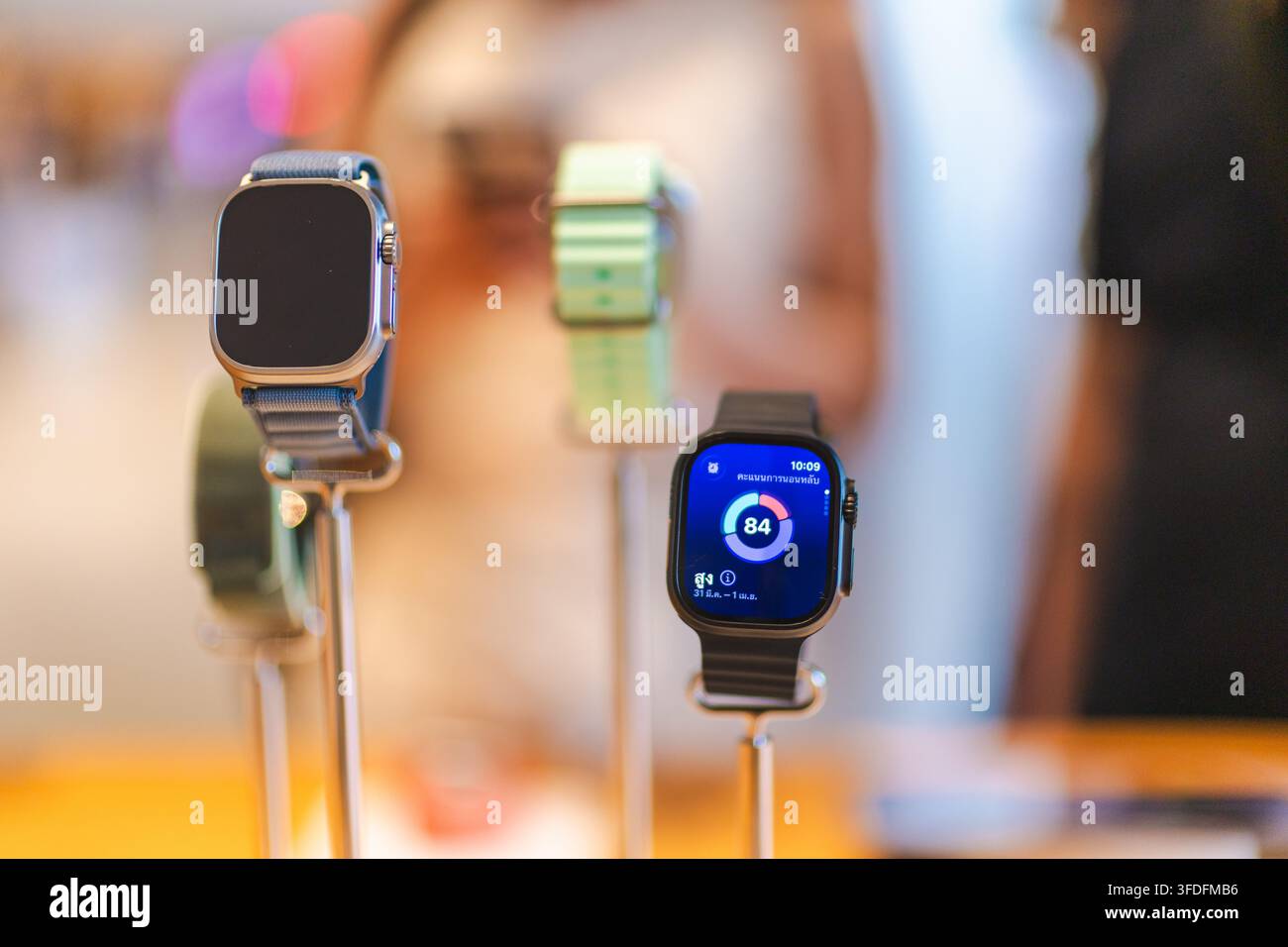 Smartwatch Apple Watch Ultra su esposizione al dettaglio Foto Stock