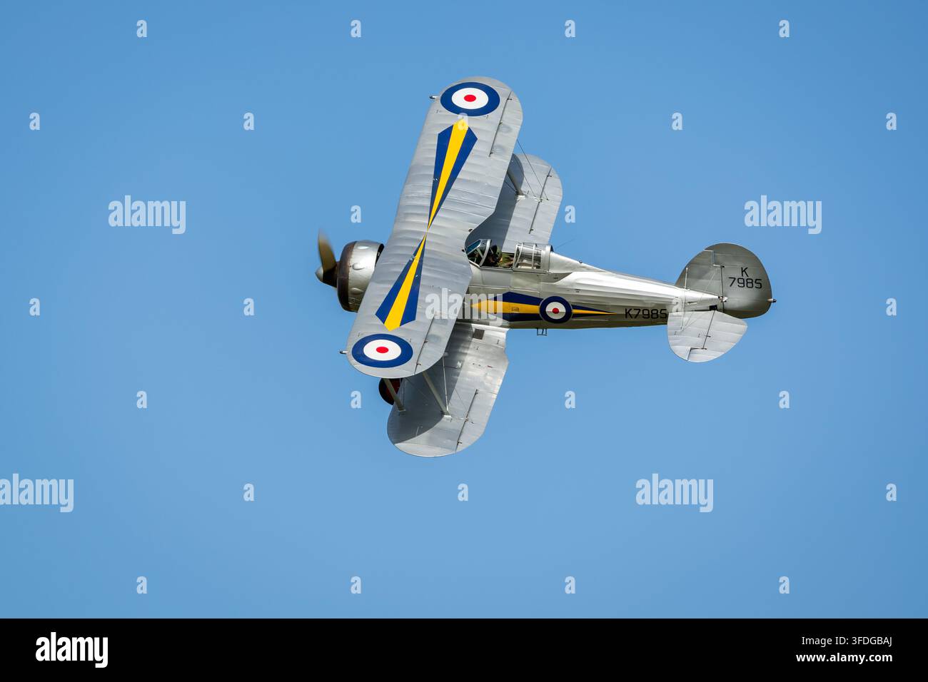 Gloster Gladiator del 1937, in volo al Festival of Flight tenuto a Shuttleworth il 28 giugno 2026. Foto Stock