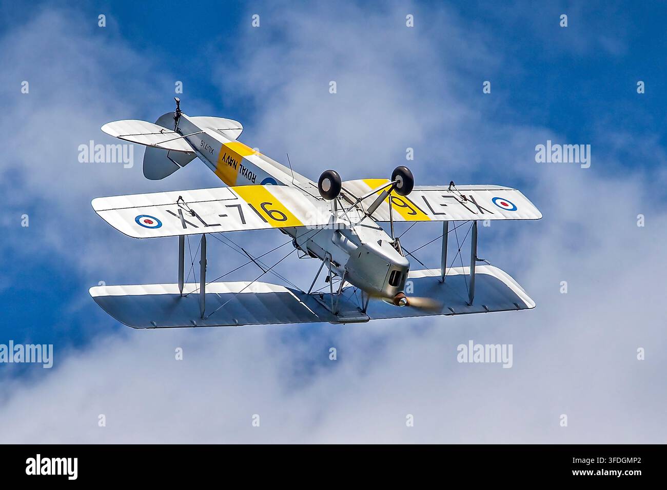 Falena argentata XL-716 che vola a testa in giù durante una esibizione acrobatica all'aeroporto di Compton Abbas, Dorset, Regno Unito Foto Stock