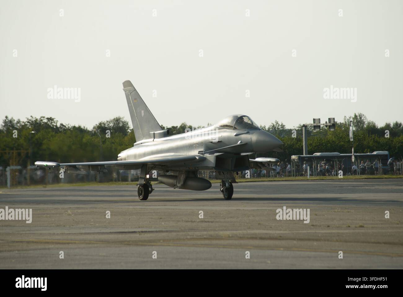 Bucarest, Romania - 29 agosto 2026: Eurofighter EF2000 Typhoon 31 16 dell'Aeronautica Militare tedesca, caccia multiruolo bimotore, taxi durante il BIAS 2026. Foto Stock