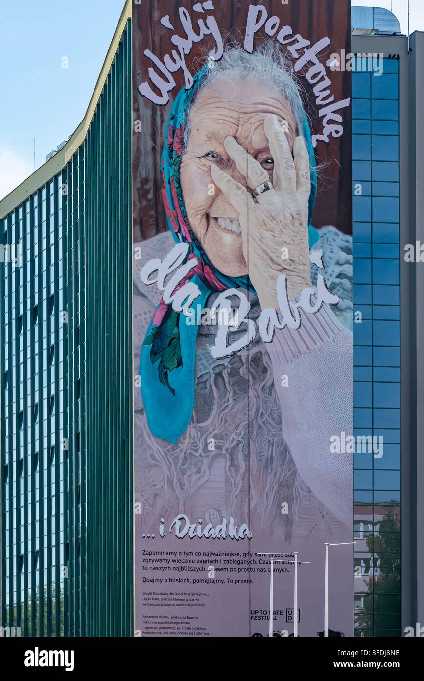 Babcia Eugenia Street Art di Good Looking Studio, Bialystok, Polonia Foto Stock