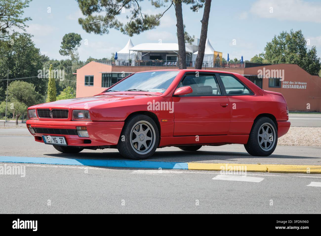 Le Mans, Francia – 13 giugno 2026: Maserati Ghibli 2.2l del 1995 (AM336) Foto Stock