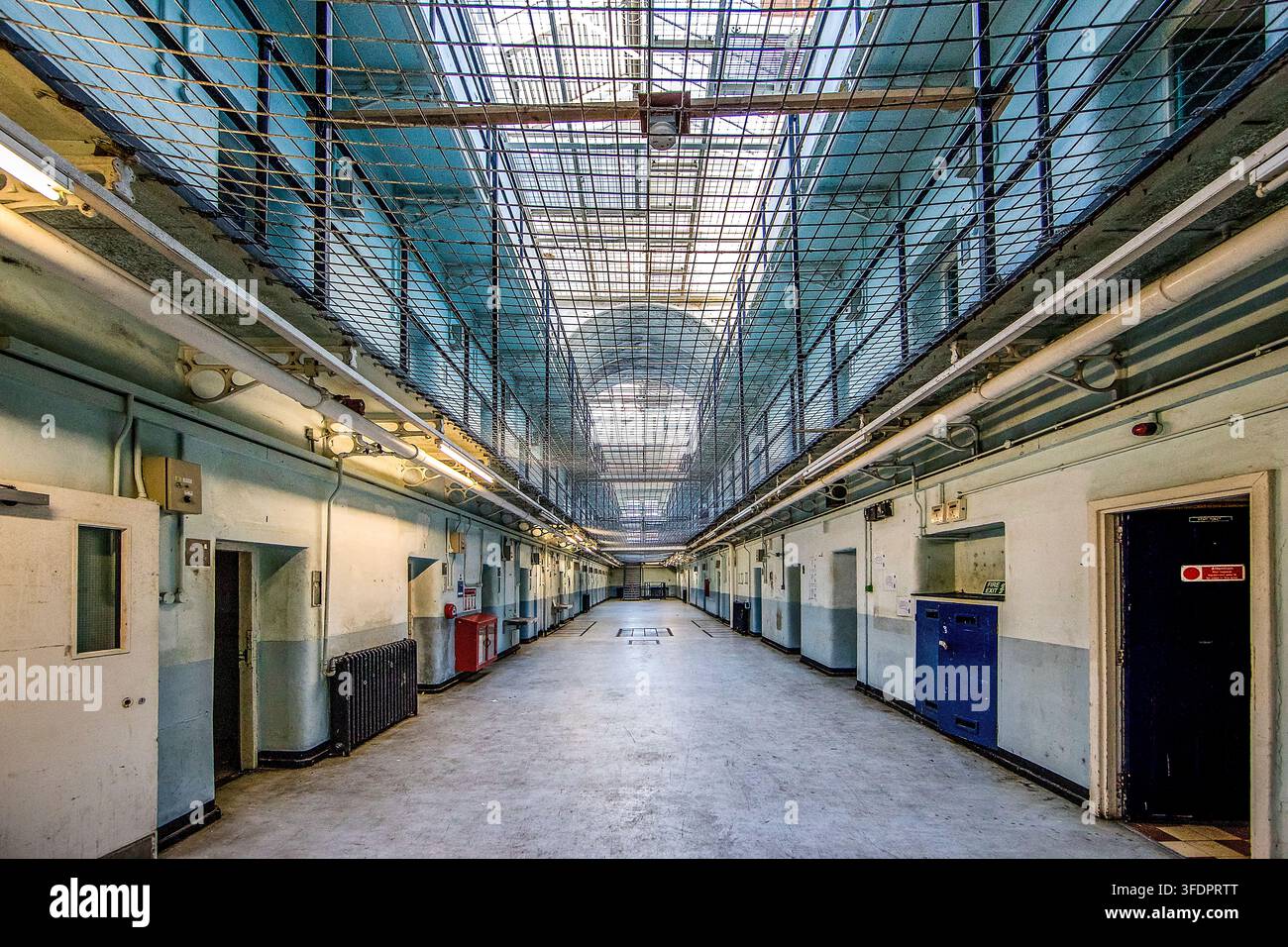 Blocchi cellulari all'interno della prigione di Shepton Mallet ora dismessa nel Somerset, Inghilterra Foto Stock