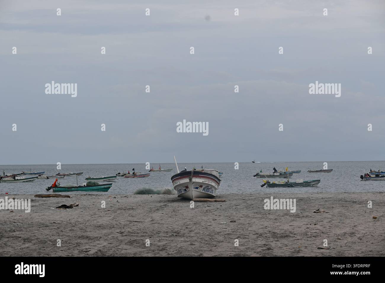 Barche da pesca tradizionali sulla costa del Pacifico del Panama Foto Stock