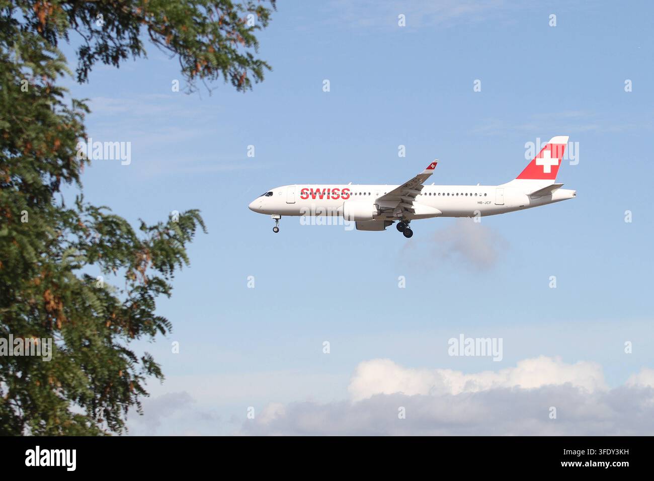 01.09.2026, xsvx, Viaggio, Vacanza, Economia, emwir, HB-JCF Swiss Bombardier CSeries CS300 BD-500-1A11 Svizzera, compagnia aerea svizzera Codice esadecimale 4B17FD Arrivo in avvicinamento a Francoforte Francoforte *** 1 settembre 2026, xsvx, Viaggio, Vacanza, Economia, emwir, HB JCF Swiss Bombardier CSeries CS300 BD 500 1A11 Svizzera, compagnia aerea svizzera Codice esadecimale 4B17FD Arrivo in avvicinamento a Francoforte, Francoforte Foto Stock