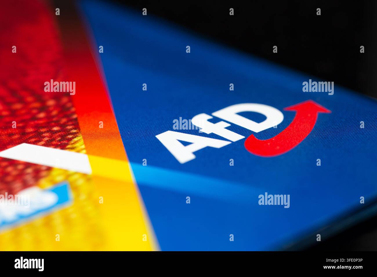 Prima vista del logo AfD su un volantino Foto Stock