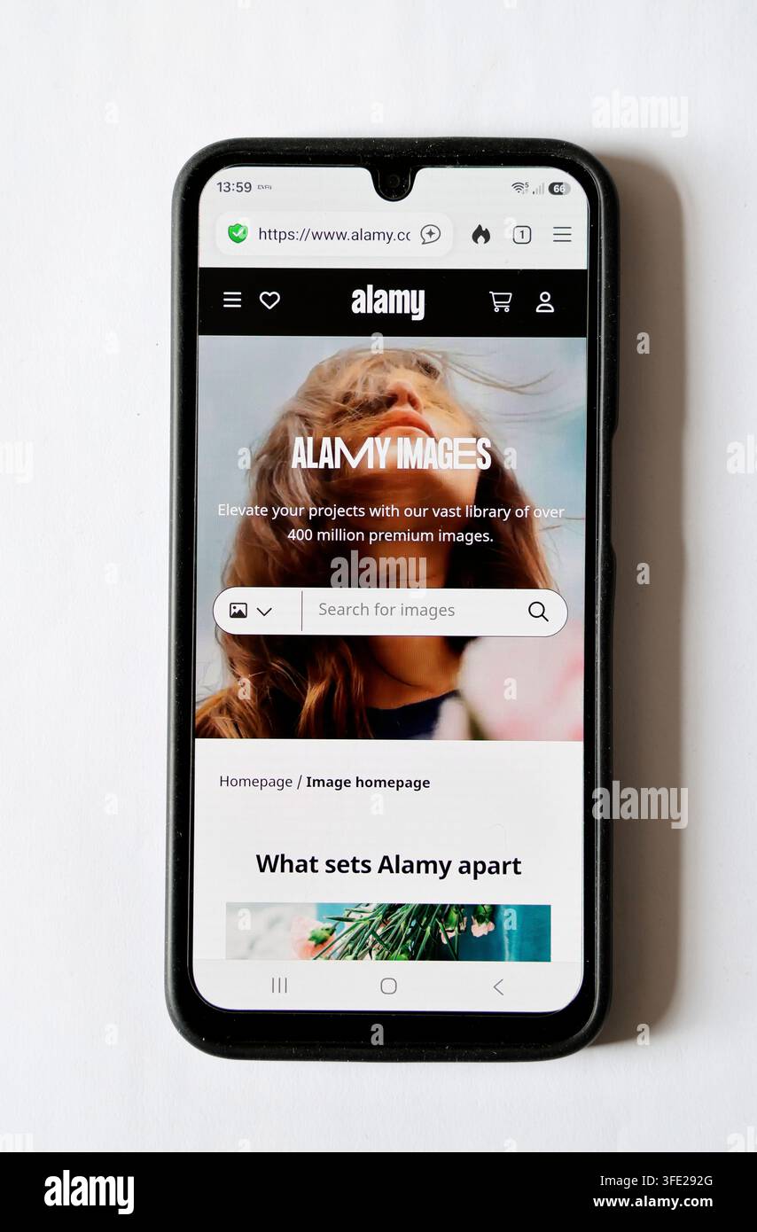 Sito web di immagini Alamy su smartphone. Foto Stock