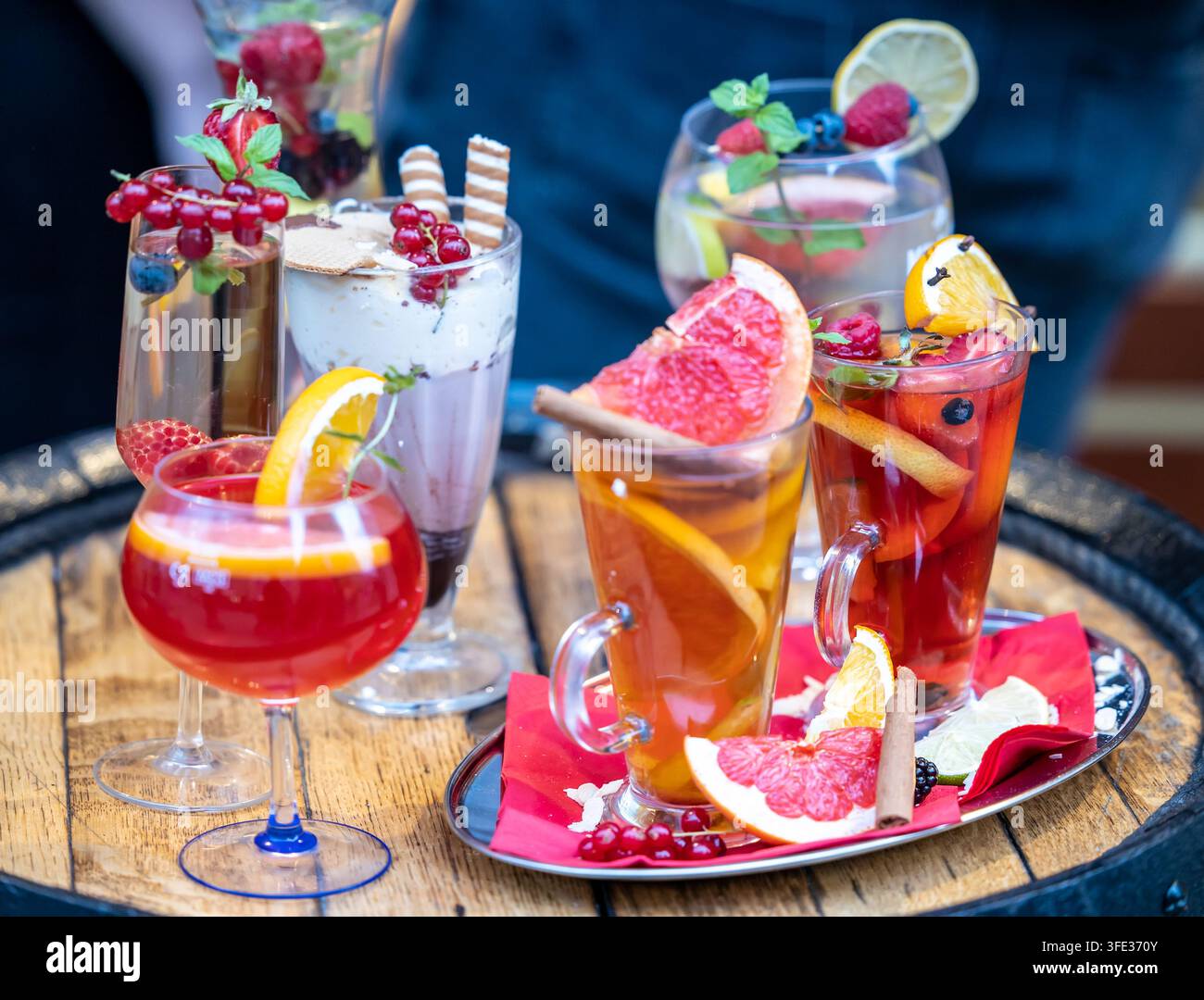 Cocktail alcolici e non alcolici al pompelmo di gusto Foto Stock