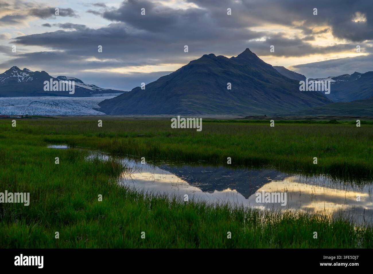 Paesaggio islandese al crepuscolo Foto Stock