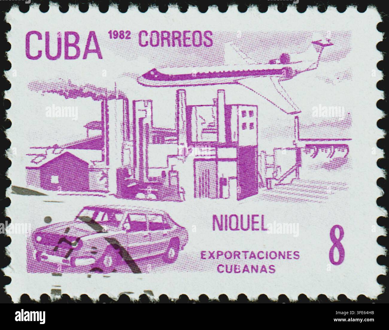 Francobollo di Cuba da 8 Centavos del 1982 serie Cuban Exports con impianto industriale per l'estrazione del nichel, aereo e auto d'epoca in stampa viola Foto Stock