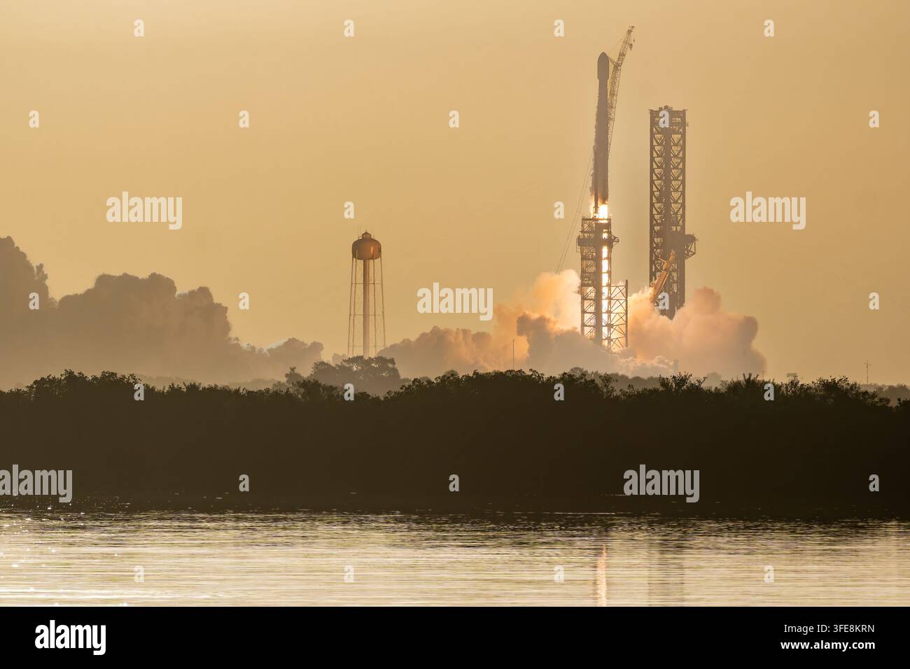 Il telescopio spaziale Nancy Grace Roman viene lanciato a bordo della SpaceX Falcon Heavy dal Kennedy Space Center, Florida, il 30 agosto 2026. Foto Stock