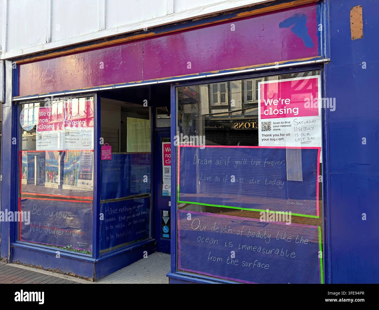 Chiusa ex negozio di beneficenza del Cancer Research UK al 19A Witton Street, Northwich, nel 2026. Foto Stock