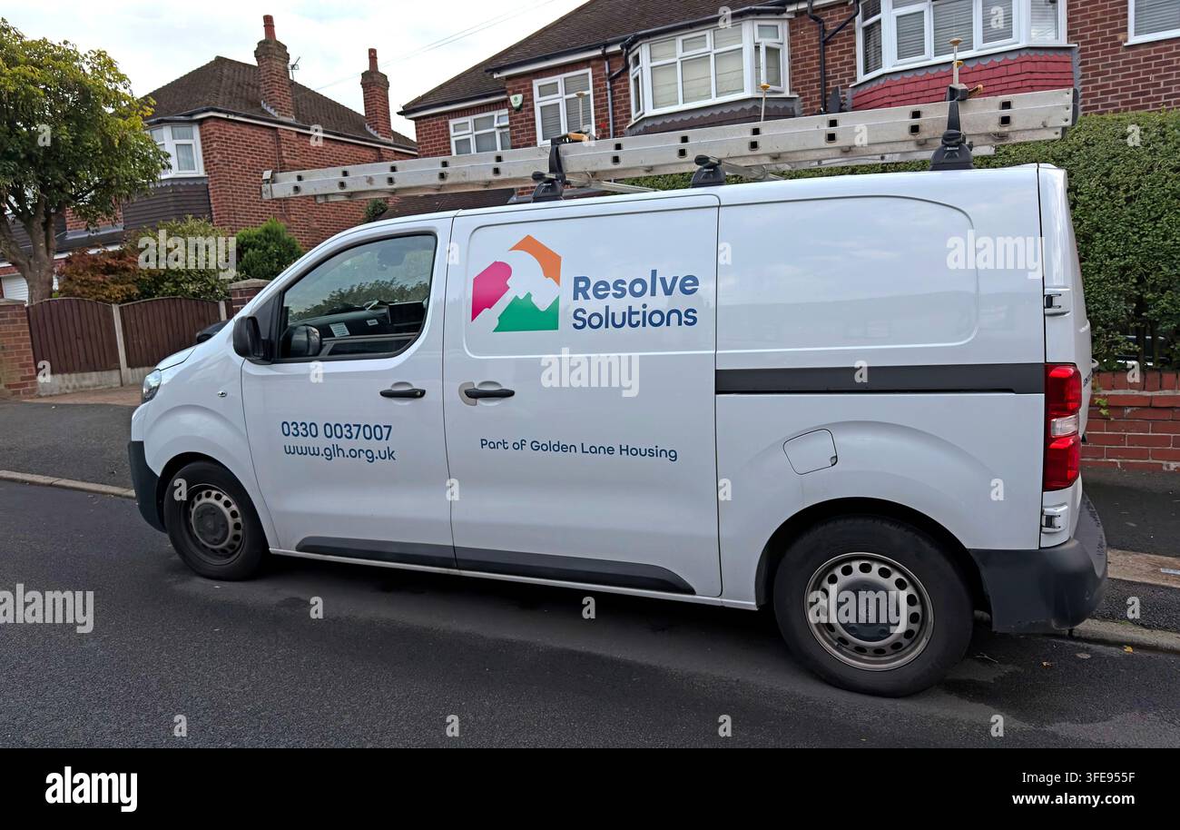 Furgone di manutenzione di Resolve Solutions per Golden Lane Housing, il fornitore specializzato di alloggi assistiti, in servizio a Cheshire, Inghilterra, Regno Unito. Foto Stock