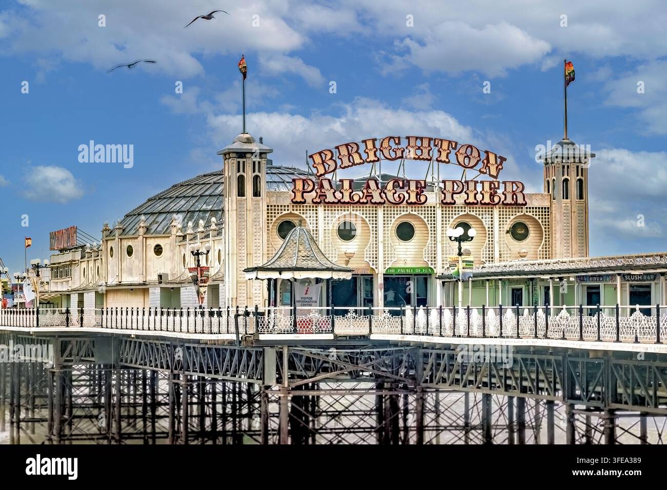 Brighton Palace Pier, punto di riferimento storico del lungomare in Inghilterra Foto Stock
