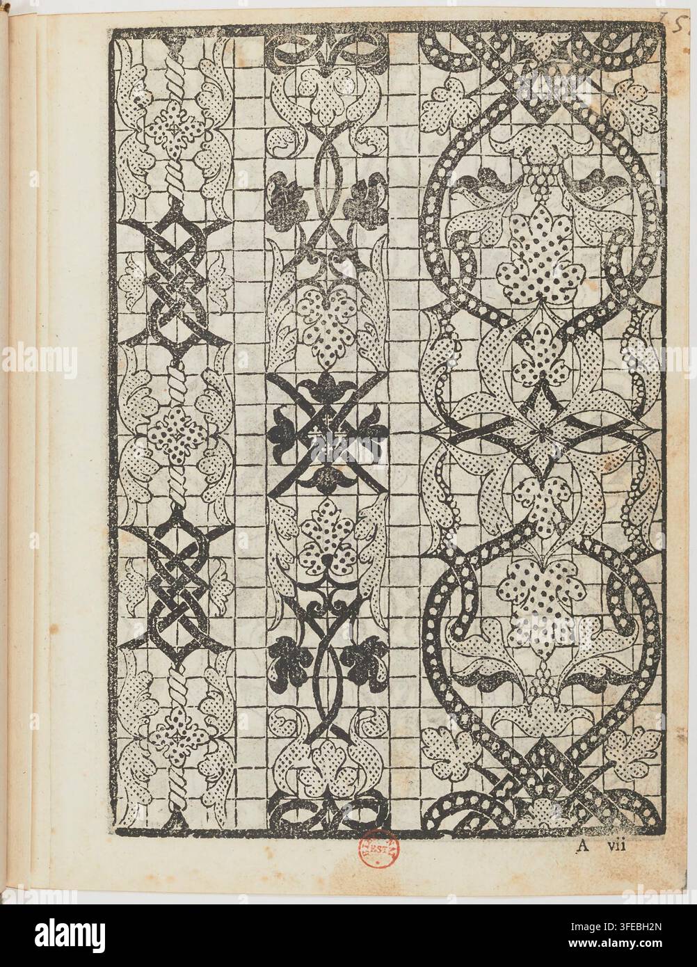 Un'incisione del 1557 di Iseppo Foresto, un incisore italiano, che mostra un disegno rettangolare per arazzo o ricamo, con intricati motivi floreali, forme geometriche e linee intrecciate, tratto da un libro di modelli di ricamo. Foto Stock