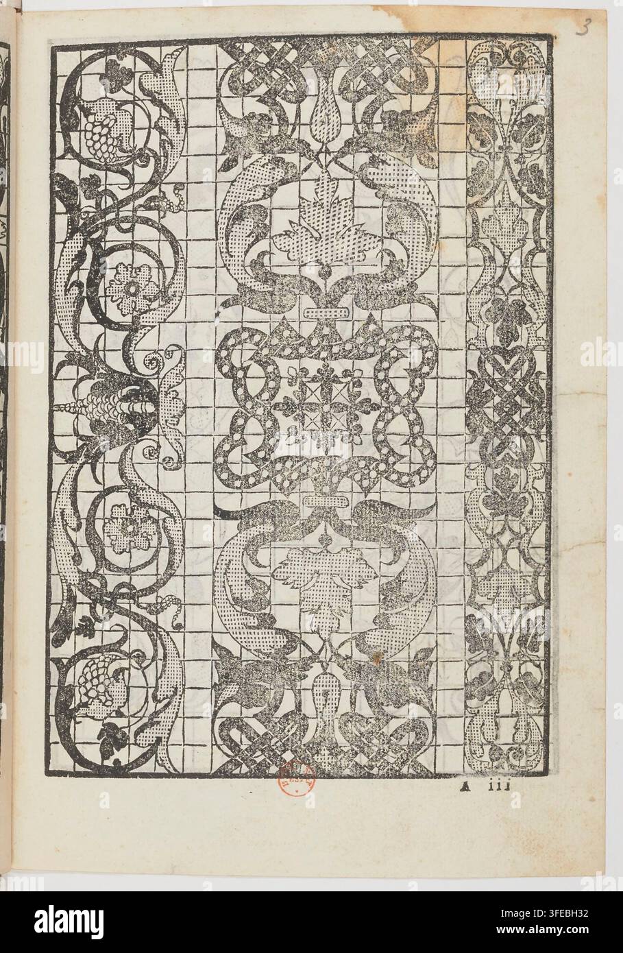 Un'incisione del 1557 di Iseppo Foresto, un presunto incisore, con un disegno rettangolare per arazzo o ricamo, con intricati motivi di fogliame a voluta, motivi floreali e forme geometriche, diviso in tre sezioni verticali. Foto Stock