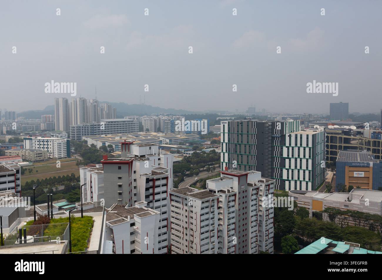 4 settembre 2026. La foschia a Singapore supera il PSI 100 entrando nel range di aria malsana. Incendi boschivi dall'Indonesia. Foto Stock