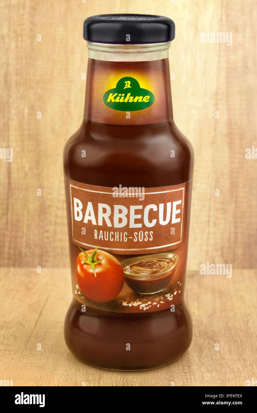 Salsa barbecue fumosa dolce di Kühne Foto Stock