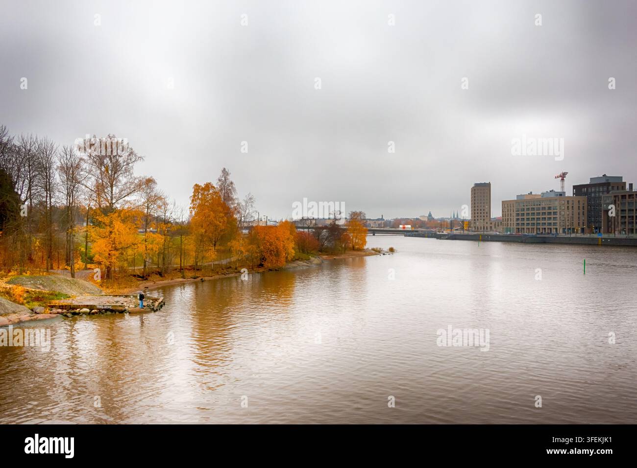 Distretto di Mustikkamaa a Helsinki, capitale della Finlandia. Bellissime colori autunnali. HDR. Foto Stock