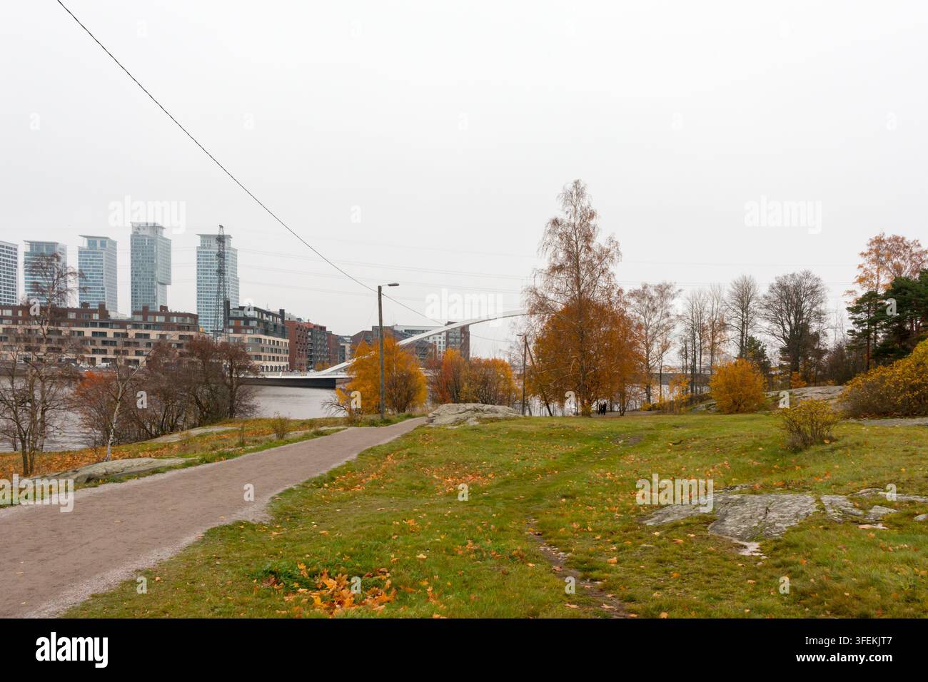 Distretto di Sompasaari a Helsinki, capitale della Finlandia. Splendenti colori autunnali. HDR. Foto Stock