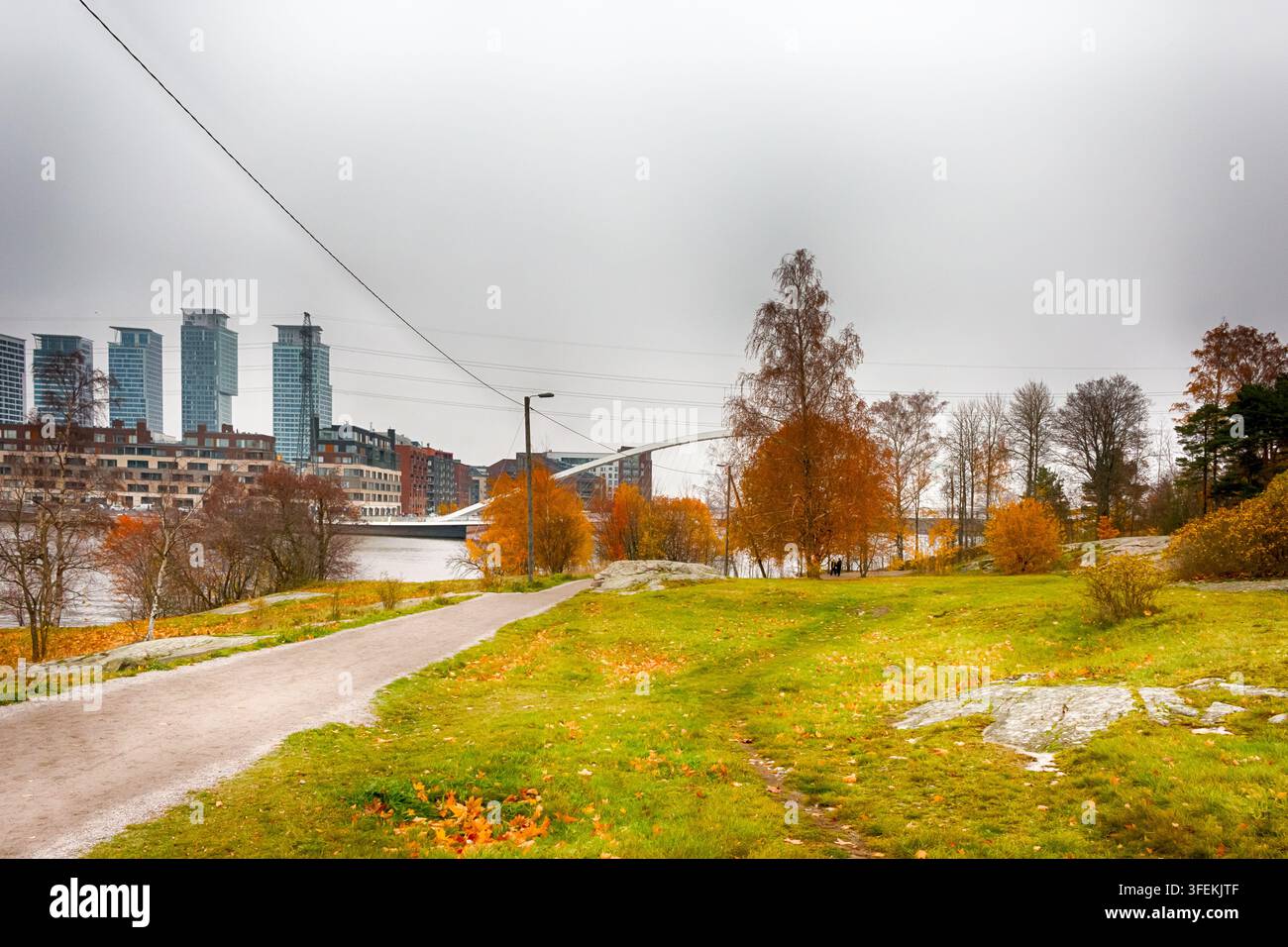Distretto di Sompasaari a Helsinki, capitale della Finlandia. Splendenti colori autunnali. HDR. Foto Stock