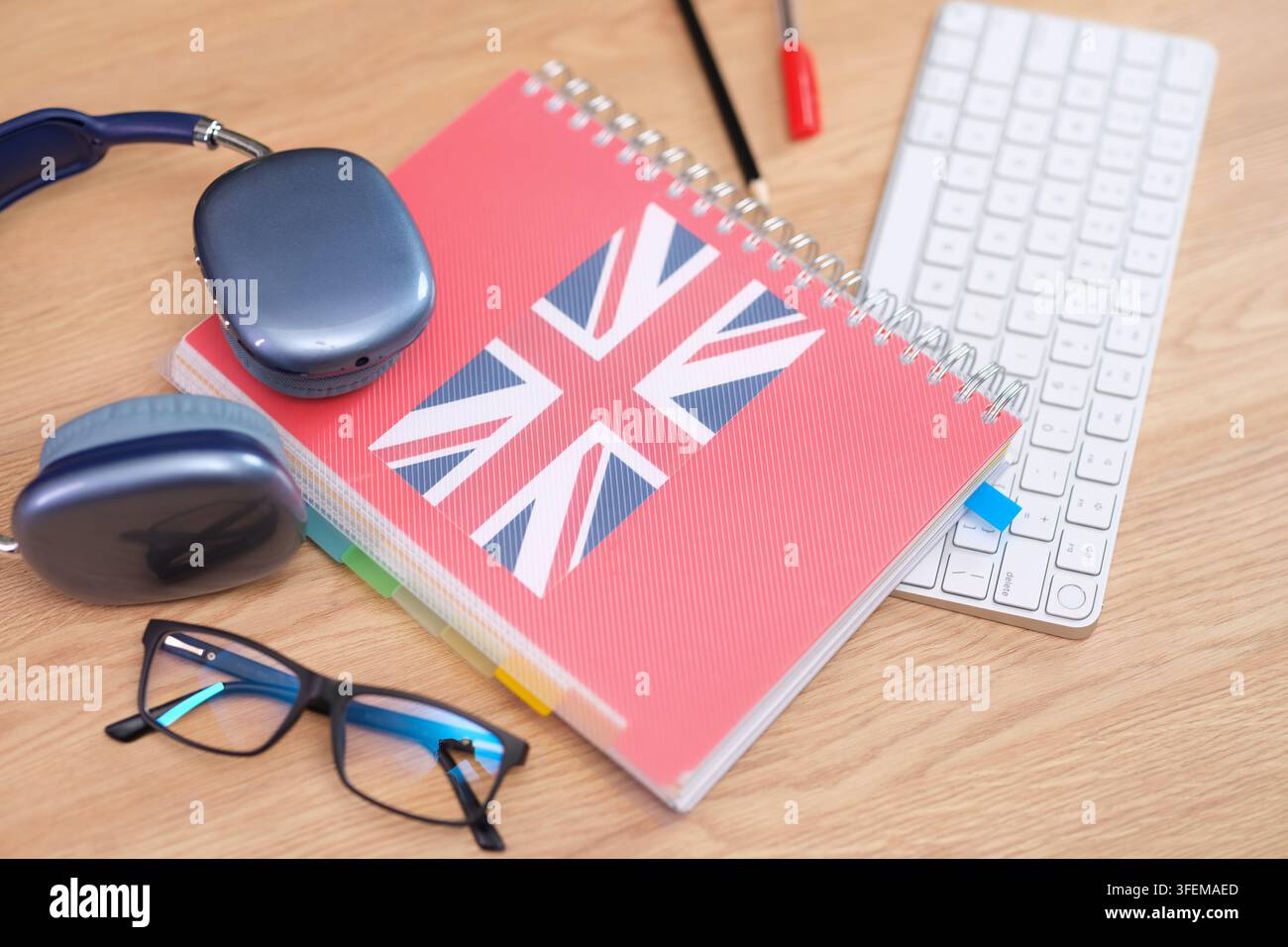 Collezione di accessori utili per lo studio della lingua inglese Foto Stock