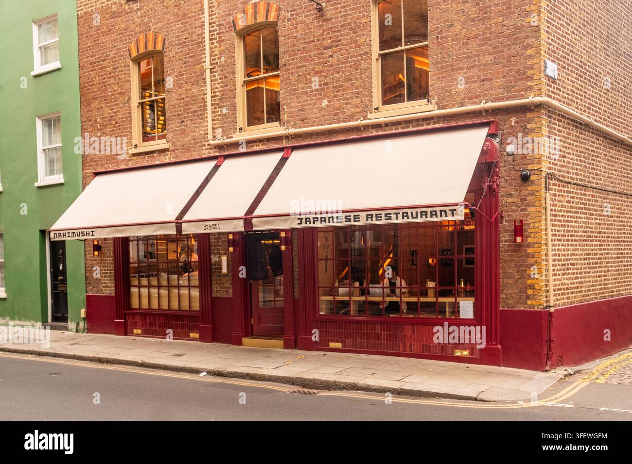 LONDRA - 4 SETTEMBRE 2026: Nakimushi, Kensington Mall – Nuovo ristorante giapponese e bar ramen sulla vetrina a Notting Hill. Foto Stock