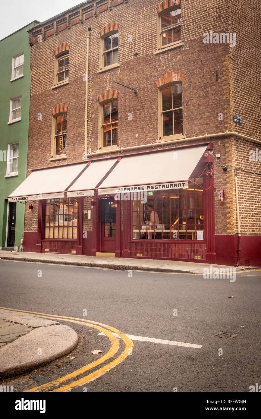 LONDRA - 4 SETTEMBRE 2026: Nakimushi, Kensington Mall – Nuovo ristorante giapponese e bar ramen sulla vetrina a Notting Hill. Foto Stock