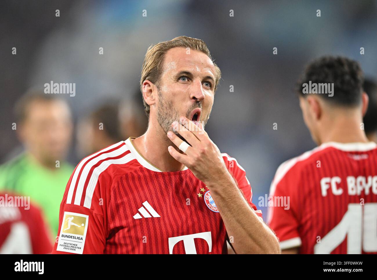 Harry Kane (Bayern Munich) deluso dopo la partita Calcio 1. Bundesliga, 2° giornata, FC Schalke 04 - FC Bayern Munich 0:0, il 05.09.2026 a Gelsenkirchen/Germania. #I regolamenti DFL vietano qualsiasi utilizzazione di fotografie come sequenze di immagini e/o quasi-vide Foto Stock