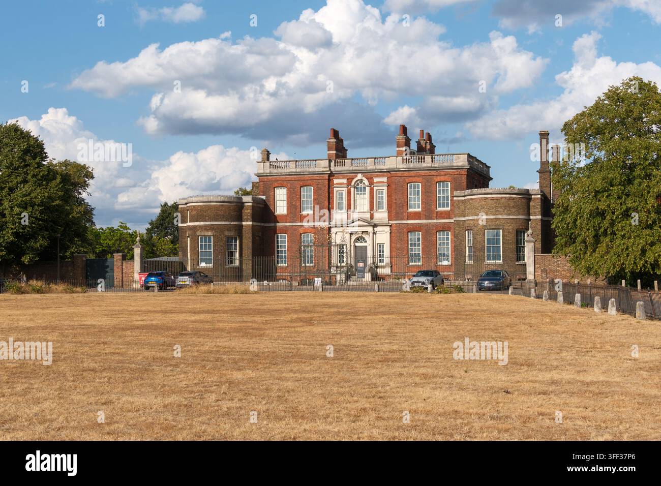 Elevazione frontale del Ranger's House nel Greenwich Park, Londra, Regno Unito. Un'elegante casa georgiana in mattoni rossi. Foto Stock