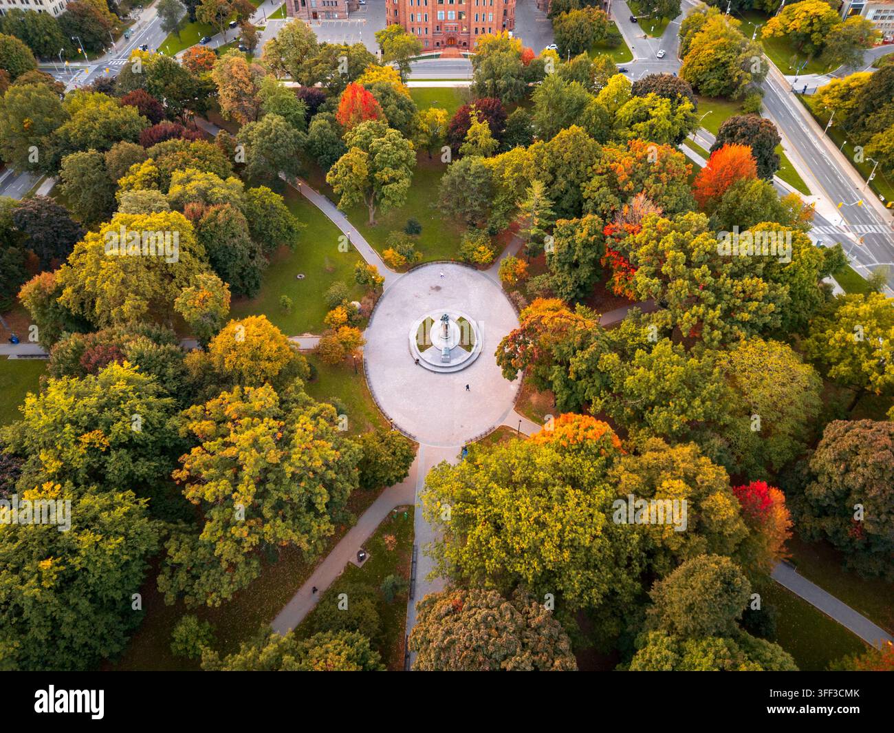 Toronto, Canada con Queens Park nella stagione autunnale. Foto Stock