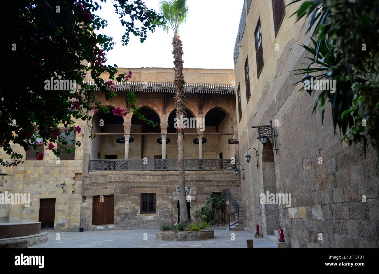 Il Cairo, Egitto - 14 maggio 2011: Foto scattata in una vecchia casa Foto Stock