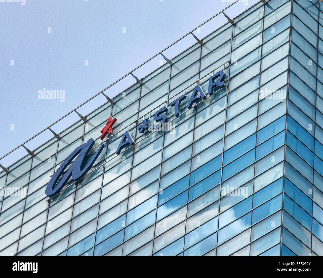Edificio dell'Agenzia per la Scienza, la Tecnologia e la Ricerca (A*STAR), l'agenzia settoriale pubblica di Singapore per la ricerca scientifica e tecnologica orientata all'economia Foto Stock