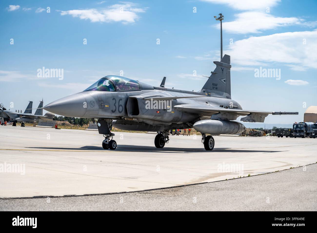 Aereo da combattimento Saab JAS 39D Gripen dell'Aeronautica Militare Ungherese in volo Foto di aviazione militare Foto Stock