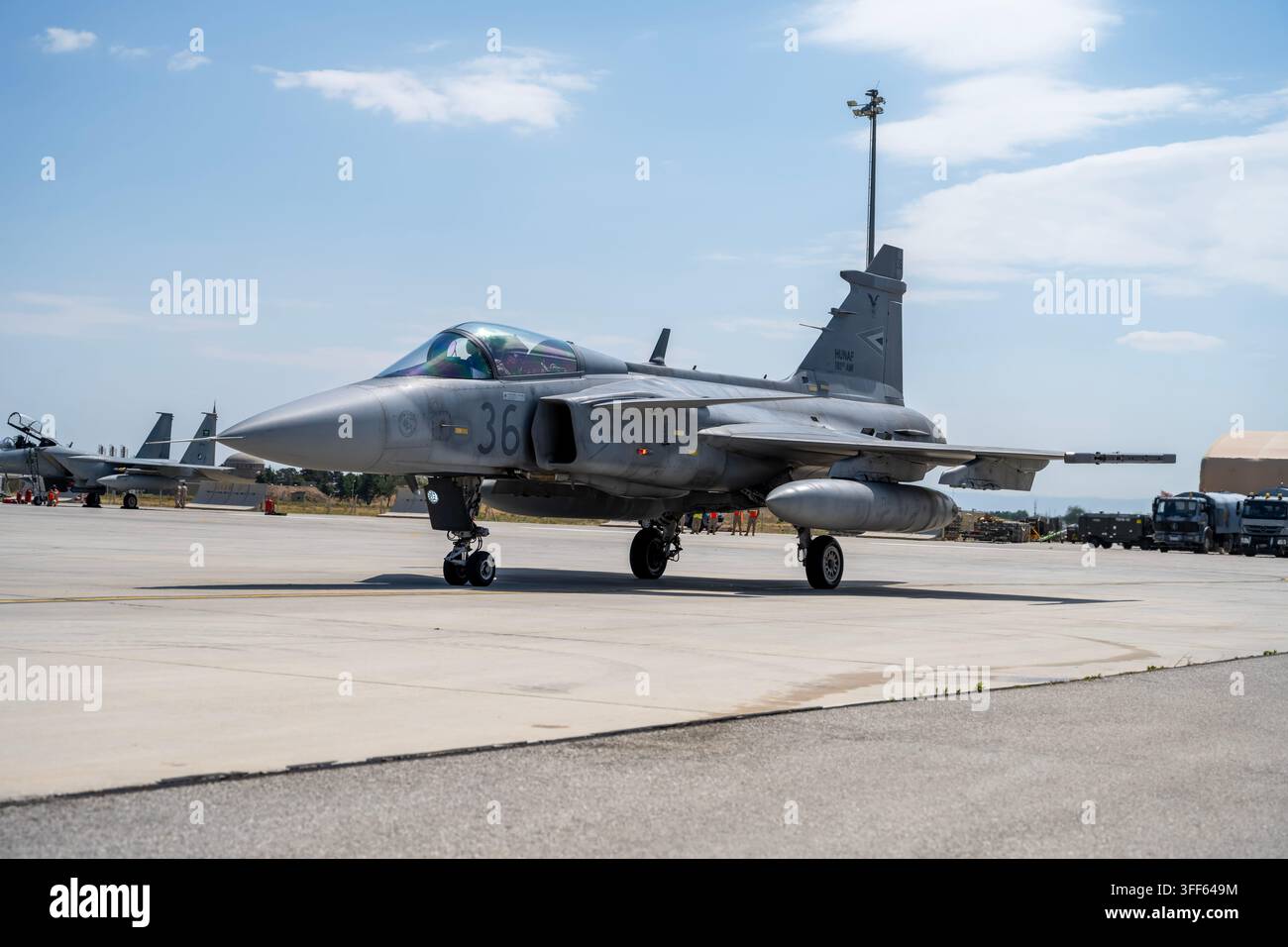 Aereo da combattimento Saab JAS 39D Gripen dell'Aeronautica Militare Ungherese in volo Foto di aviazione militare Foto Stock
