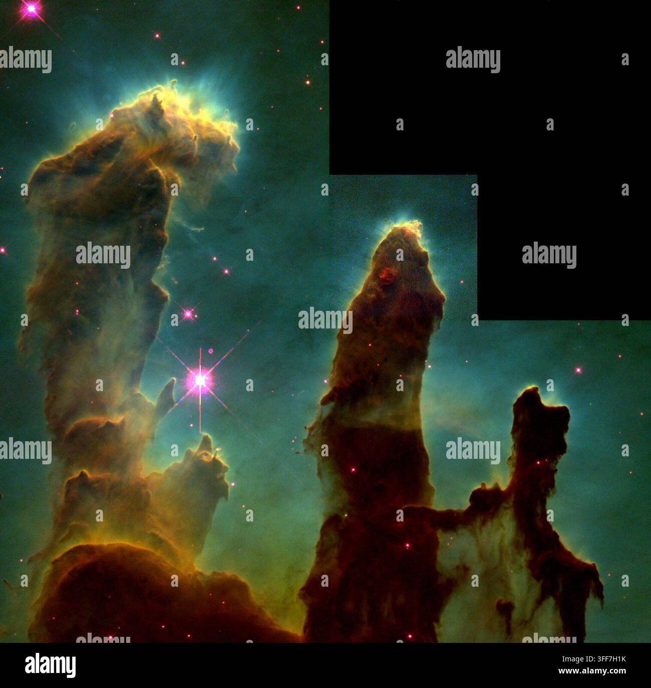 Queste strutture scure simili a pilastri sono in realtà colonne di gas idrogeno interstellare freddo e polvere che sono anche incubatori per nuove stelle. I pilastri sporgono dalla parete interna di una nuvola molecolare oscura come stalagmiti dal pavimento di una caverna. Fanno parte della "Nebulosa dell’Aquila" (chiamata anche M16, il 16° oggetto nel catalogo del XVIII secolo di Charles Messier di oggetti "sfocati" che non sono comete), una regione di formazione stellare vicina a 6.500 anni luce nella costellazione del Serpente. I pilastri sono in qualche modo simili alle buttes nel deserto, dove il basalto e altre rocce dense hanno protetto un reg Foto Stock