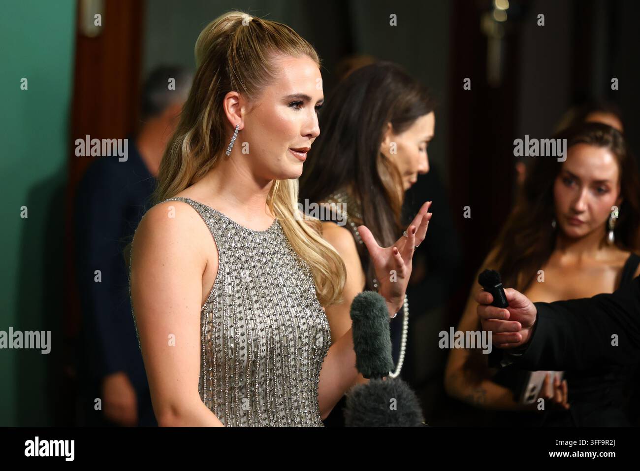 6 settembre 2026, Lido di Venezia, Veneto, Italia: Cantante MIMI WEBB sul red carpet di amfAR Venezia all'83° Festival del Cinema di Venezia nella Sala Grande al Lido di Venezia, Italia (Credito immagine: © Mickael Chavet/ZUMA Press Wire) USO EDITORIALE SOLO! Non per USO COMMERCIALE! Foto Stock