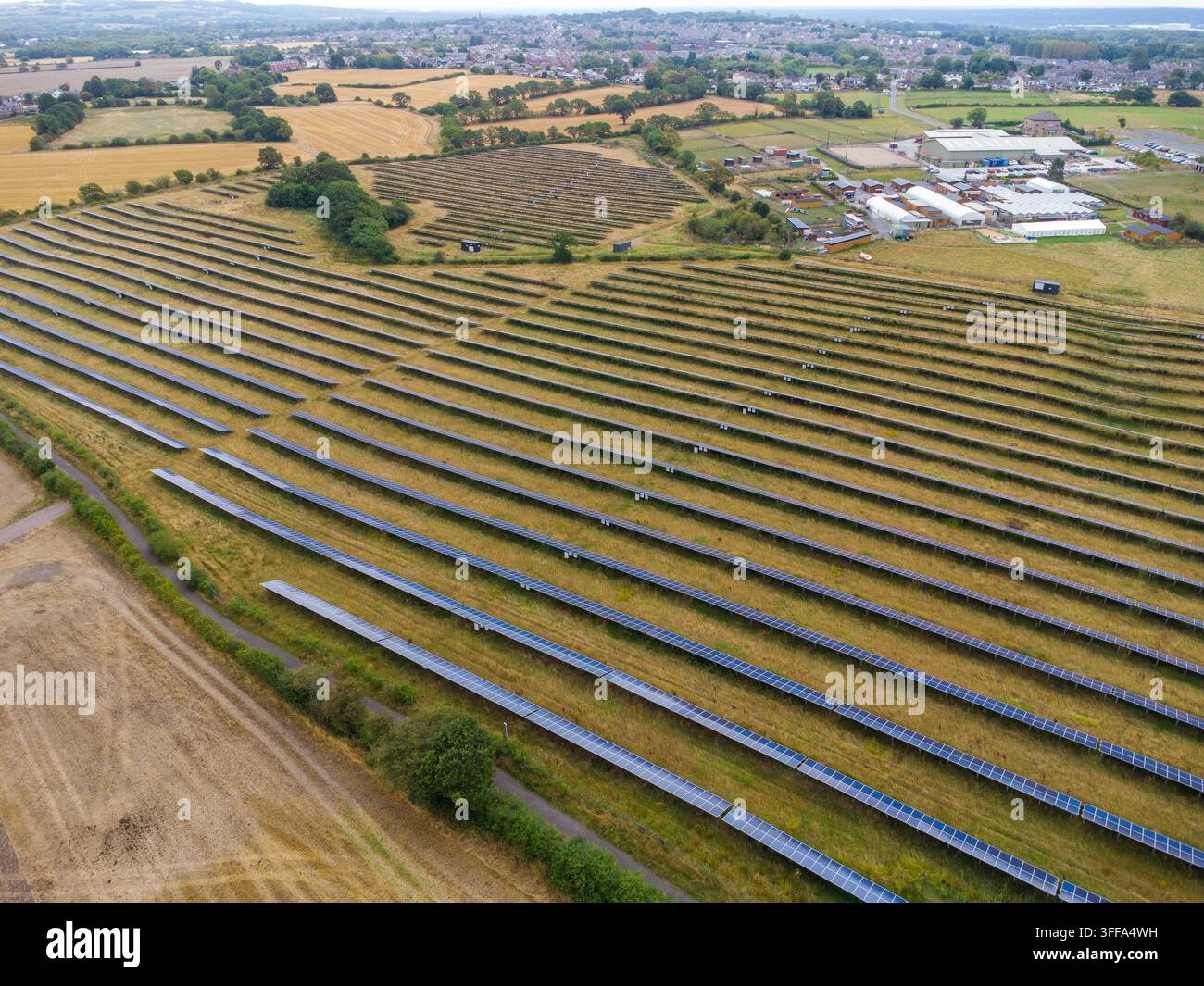 Un impianto di energia solare, Wigan, Lancashire, Regno Unito Foto Stock