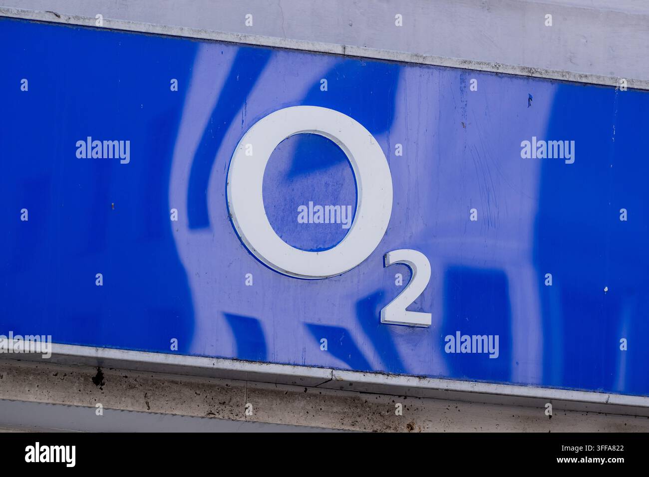 Logo di O2 Telefonica in una filiale corrispondente  Immagine tematica Economia, vendita al dettaglio nella zona pedonale di Monaco di Baviera, 05.09.2026  Foto: HMB Me Foto Stock