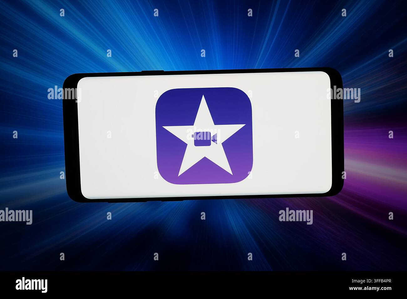Stoccarda, Germania - 09-03-2026: In questa illustrazione fotografica, il logo del software di editing video iMovie (Apple) è visualizzato su uno smartphone Foto Stock