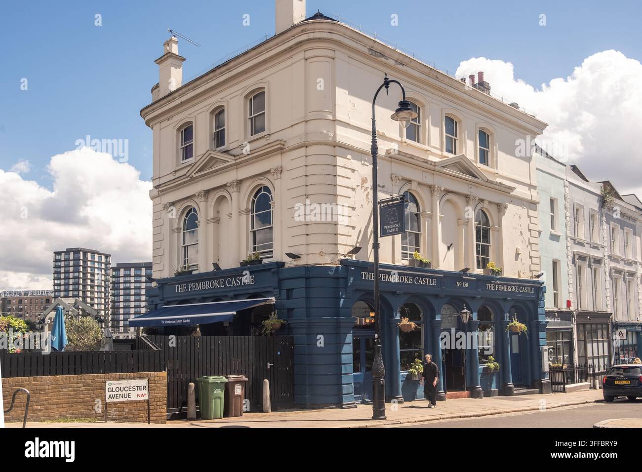 LONDON - 9 GIUGNO 2026: Il Pembroke Castle, 150 Gloucester Avenue NW1 – Pub d'angolo Stonegate a Primrose Hill. Foto Stock
