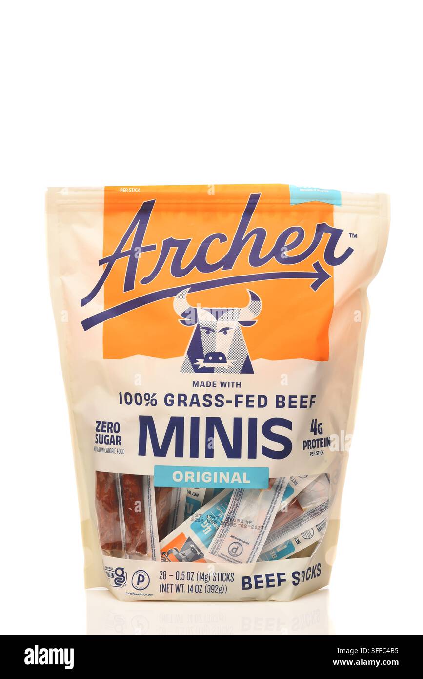 IRVINE, CALIFORNIA - 7 SETTEMBRE 2026: Una confezione di Archer Minis Beef Sticks, Manzo allevato al pascolo. Foto Stock