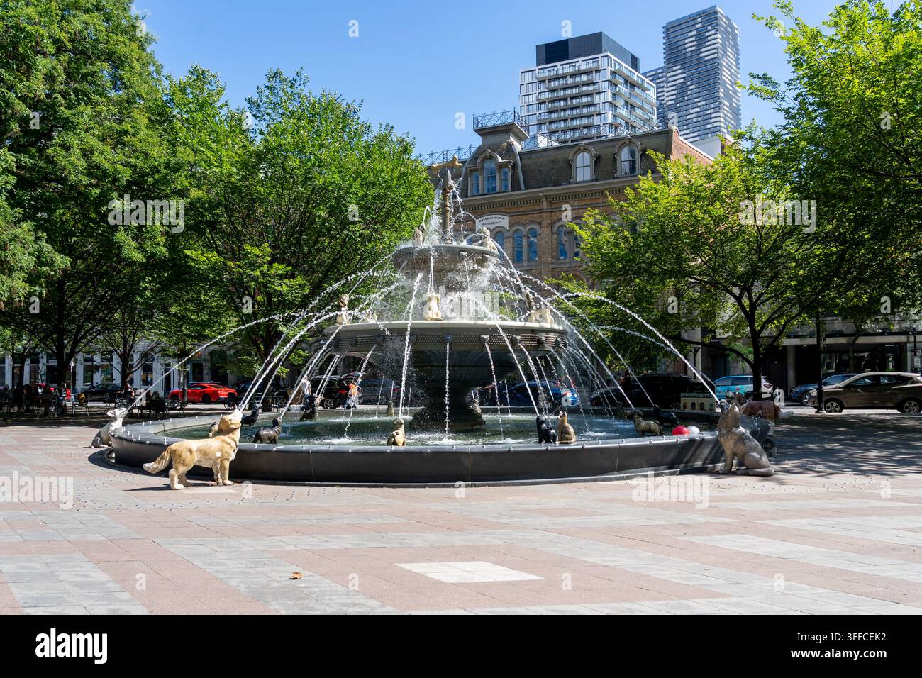 Fontana per cani nel parco Berczy nel centro di Toronto, Ontario, Canada. Foto Stock