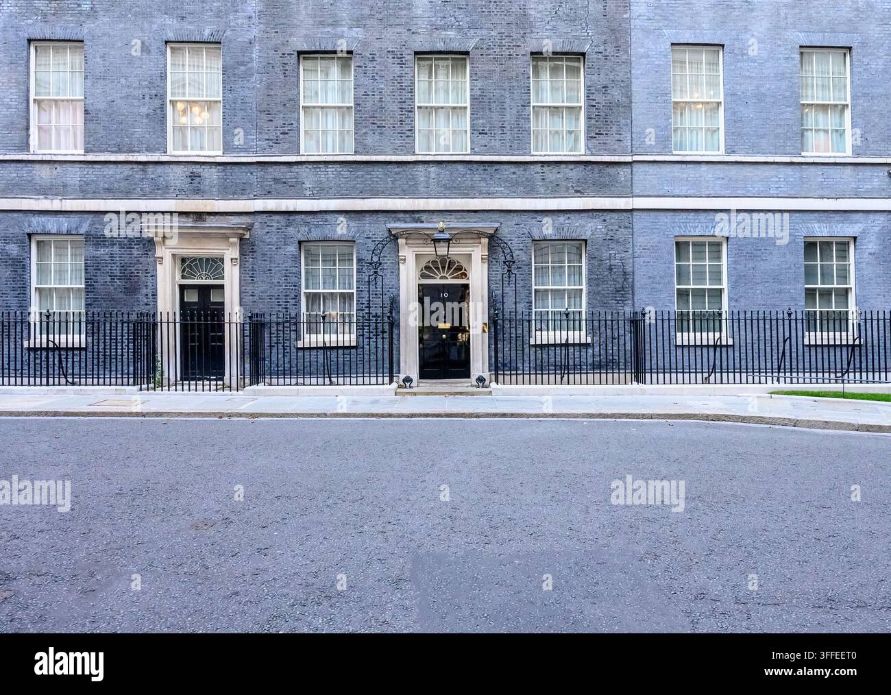 Londra, Regno Unito. Downing Street quando è vuota, con vista sul numero 10. Foto Stock